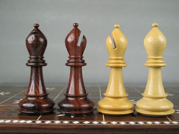 No xadrez, por que o roque é feito em um lance? - Quora